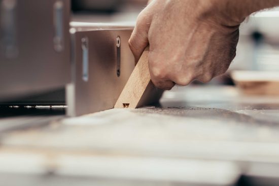 découvrez l'art du travail du bois avec notre guide complet sur le woodworking. apprenez des techniques essentielles, explorez des projets créatifs et trouvez l'inspiration pour réaliser vos propres créations en bois.