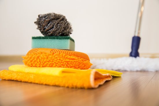 découvrez l'art du housekeeping : conseils pratiques, astuces d'organisation et techniques de nettoyage pour un intérieur impeccable. transformez votre espace de vie en un havre de paix et de propreté avec nos guides détaillés.