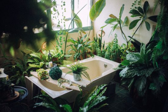 découvrez les dernières tendances en matière de décoration de salle de bain pour transformer votre espace en un havre de paix moderne et stylé. inspirez-vous des couleurs, des matériaux et des agencements innovants qui feront de votre salle de bain un lieu à la fois fonctionnel et esthétiquement plaisant.