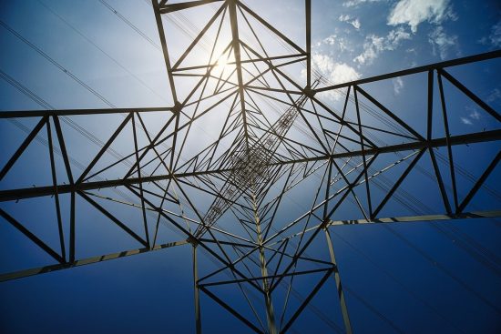 découvrez le monde de l'électricité : ses principes fondamentaux, ses applications pratiques et son impact sur notre vie quotidienne. apprenez comment cette énergie transforme nos habitats et alimente nos technologies modernes.