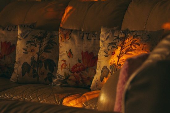 découvrez notre large sélection de canapés élégants et confortables, parfaits pour embellir votre salon et accueillir vos invités. fabriqués avec des matériaux de qualité, nos sofas allient style et fonctionnalité pour s'adapter à tous les intérieurs.