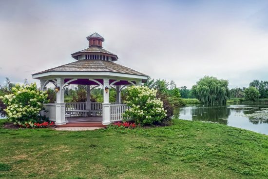 découvrez des idées inspirantes pour décorer votre gazebo de jardin, transformant cet espace extérieur en un havre de paix. apprenez à choisir des textures, des couleurs et des accessoires qui marient style et confort, tout en améliorant l'ambiance de votre jardin.