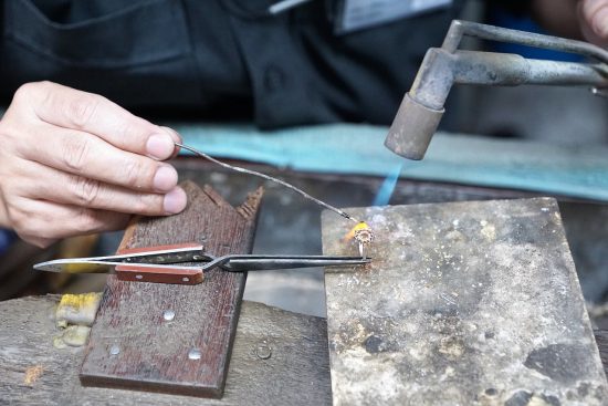 découvrez notre guide complet sur les banques de travail, ou 'workbench', idéales pour les projets de bricolage et d'artisanat. apprenez à choisir le modèle parfait, à optimiser votre espace de travail et à créer un environnement fonctionnel et inspirant.
