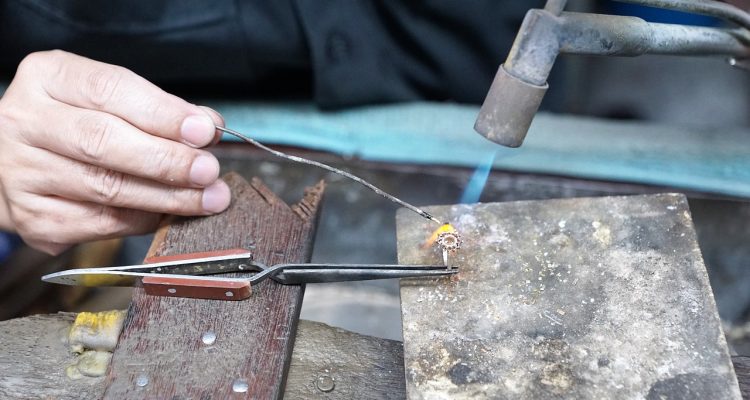 découvrez notre guide complet sur les banques de travail, ou 'workbench', idéales pour les projets de bricolage et d'artisanat. apprenez à choisir le modèle parfait, à optimiser votre espace de travail et à créer un environnement fonctionnel et inspirant.