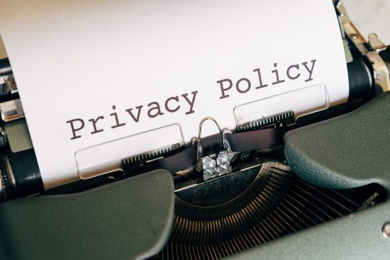 découvrez nos écrans de confidentialité, solutions idéales pour protéger vos informations et garantir votre intimité dans des espaces publics. profitez d'une protection efficace sans compromettre votre confort visuel.