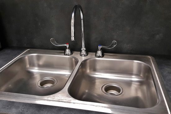 découvrez notre vaste sélection d'éviers de cuisine, alliant design moderne et fonctionnalité. que vous recherchiez un évier en acier inoxydable, en céramique ou en granit, trouvez le modèle parfait pour sublimer votre espace de cuisine.