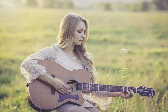 découvrez notre large sélection d'instruments de musique, allant des guitares aux pianos, en passant par les percussions et les accessoires. que vous soyez amateur ou professionnel, trouvez l'instrument parfait pour exprimer votre passion musicale.